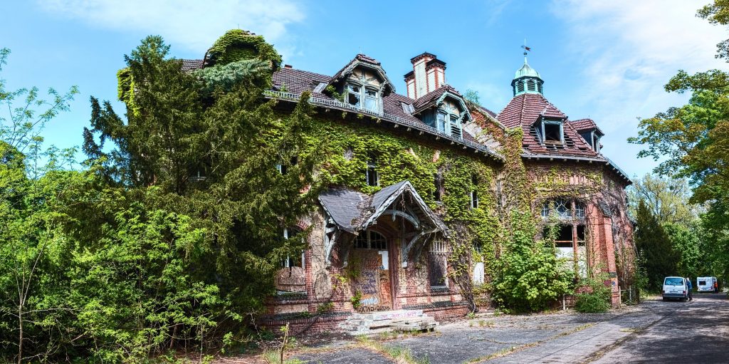 Outdoor view of the laboratory of the Beelitz clinic